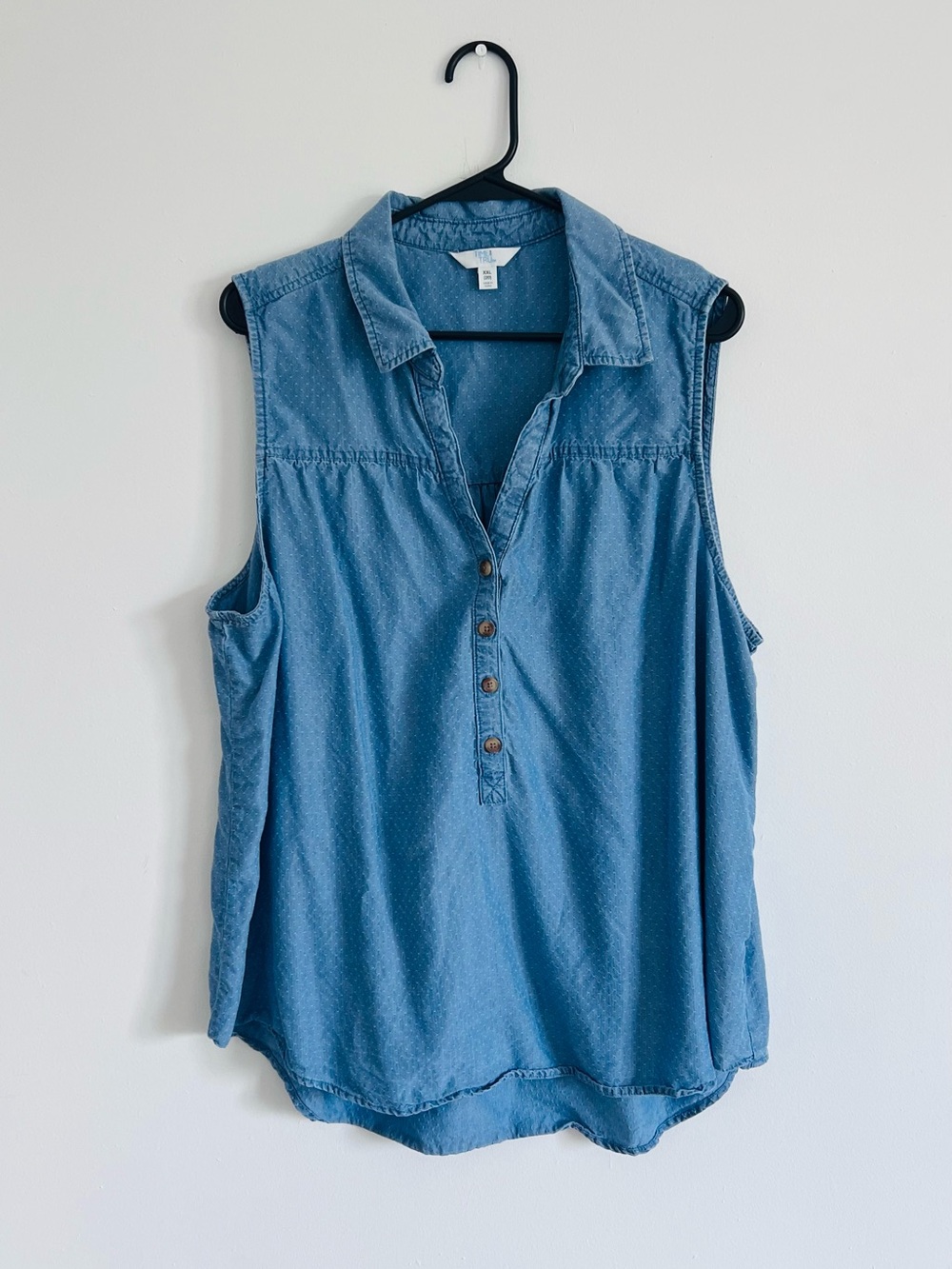 Time and Tru Light Blue Sleeveless Chambray Henley